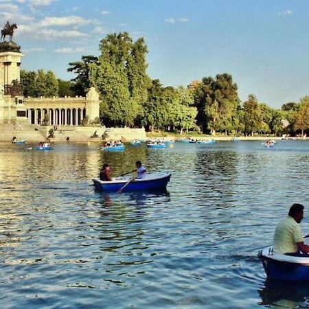 Por Los Pasos De Goya, Parque Retiro Madrid Exteriér fotografie